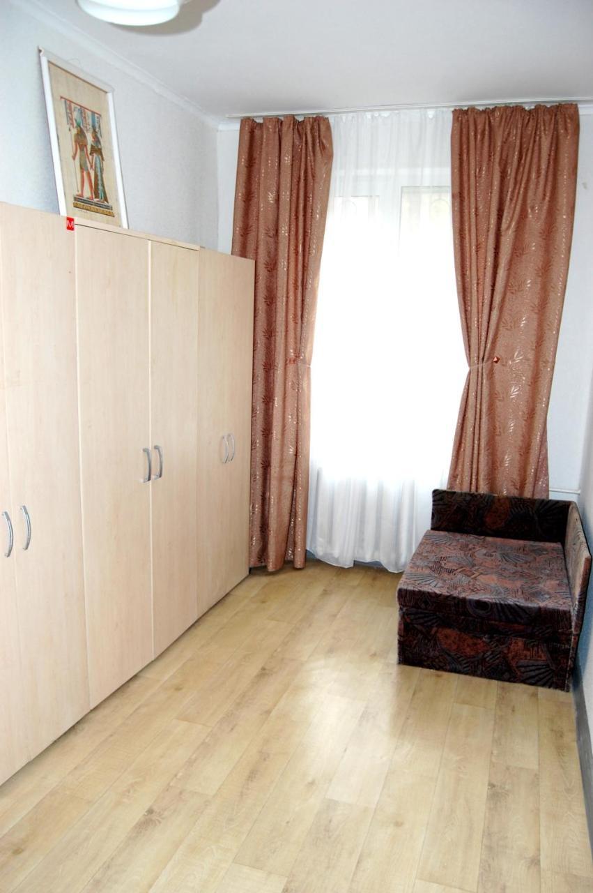 Standard Apartment On Umanskaya Kyiv Exterior photo